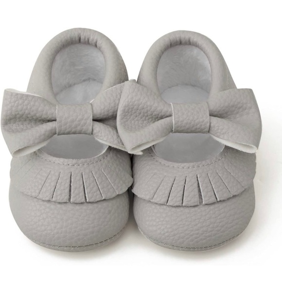 Delebao Other - DELEBAO Baby Soft Sole Tassel Bowknot Moccasins Crib Shoes 6-12 month NEW